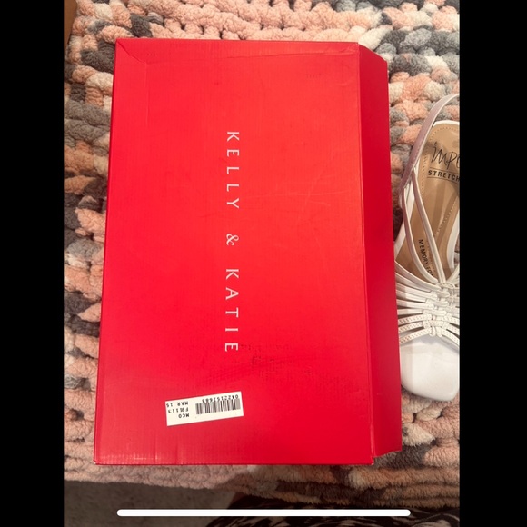 Size 8.5 Kelly and Katie white sandal memory foam stretch - Picture 4 of 7